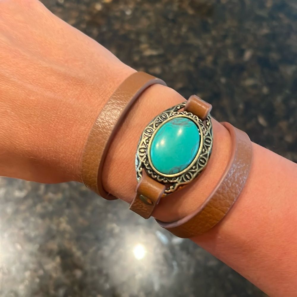 Leather Wrap Bracelet - Turquoise Stone - BRAND NEW - 2 Toggle Closure
